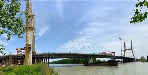 我市西南方向一条重要通道,东台段路线长逾5公里,包含一座泰东河大桥
